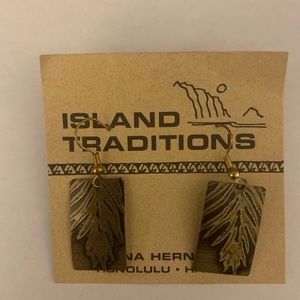 Island Traditions leaf embossed earrings